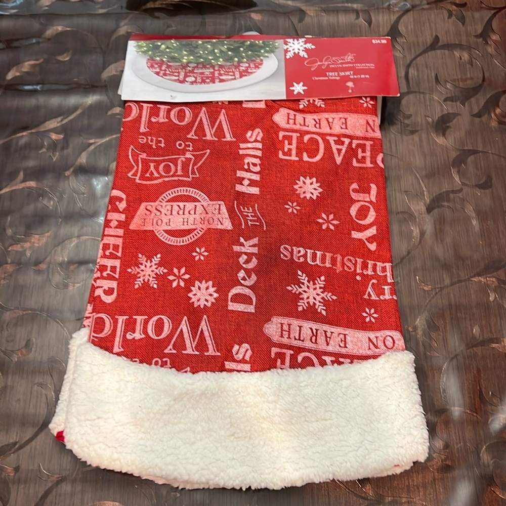 NWT Tree skirt